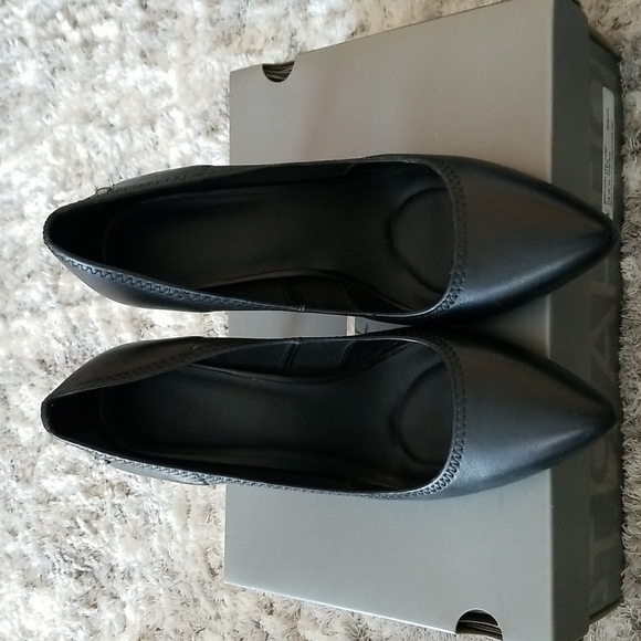 Shoes - Picture 4 of 4